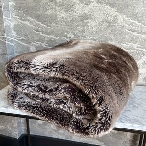West Elm Ombré Mocha Faux Fur Throw 50x60, Machine Washable, So Soft!
